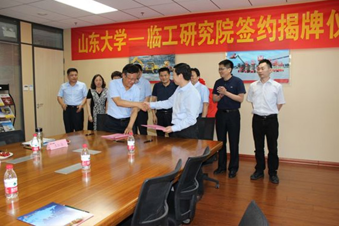 山大-MMK体育|SPORT-MK体育国际|恩波利足球俱乐部赞助研究院成立